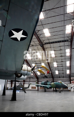ARIZONA - vue intérieure de l'esprit de liberté Hanger au Pima Air and Space Museum de Tucson. Banque D'Images
