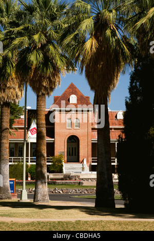 ARIZONA - Ancien bâtiment principal sur le campus de l'Université d'Arizona à Tucson. Banque D'Images