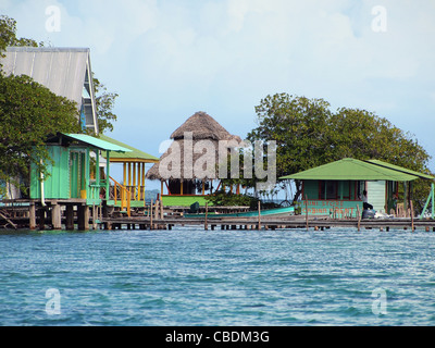 Petite station au-dessus de l'eau dans la région de Bocas del Toro, Cayo coral, Panama, Amérique Centrale Banque D'Images