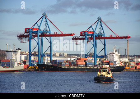 Container ship in Container Terminal, Port de Göteborg, Göteborg, västergötland & Bohuslän Province, le Royaume de Suède Banque D'Images