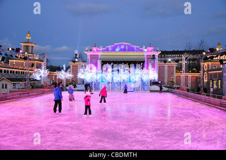 Patinoire au Marché de Noël de Liseberg, Göteborg, västergötland & Bohuslän Province, le Royaume de Suède Banque D'Images