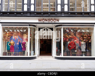 Boutique mode femme de mousson dans King Street Manchester UK Banque D'Images