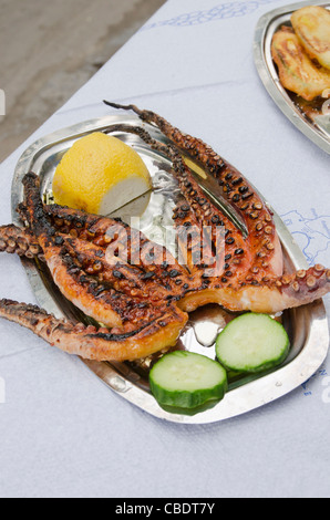 Poulpe Grillé sur une plaque à Patmos, Grèce Banque D'Images