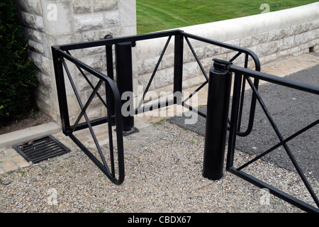 Une passerelle accessible aux fauteuils roulants à l'entrée du Monument américain Bellicourt, Saint-Quentin (Aisne), France. Banque D'Images