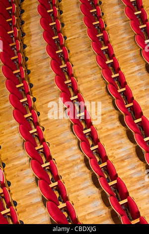 Symphony Hall chaises, Centenary Square, le centre-ville de Birmingham, West Midlands, England, UK Banque D'Images