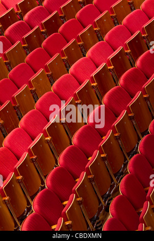 Symphony Hall chaises, Centenary Square, le centre-ville de Birmingham, West Midlands, England, UK Banque D'Images