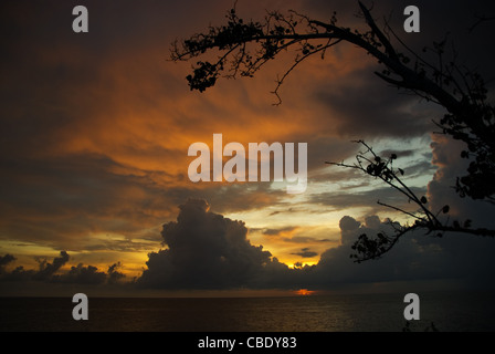 Coucher du soleil des Caraïbes de Rick's Café, Jamaïque Banque D'Images