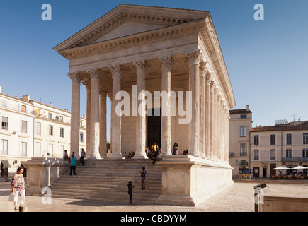 Maison carrée, l'un des temples les mieux conservés de l'ancien Empire Romain. Banque D'Images