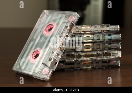 Pile de cassettes audio. Cassettes anciennes Banque D'Images