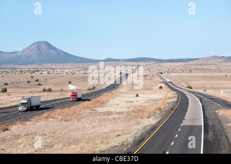 L'Interstate 40, l'historique Route 66 Signe de la circulation de l'autoroute national américain de l'Arizona Banque D'Images