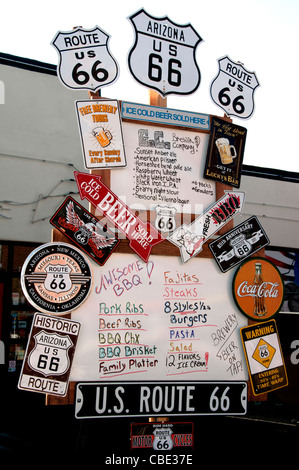 Restaurant Sign Historic Route 66 Signe de la circulation de l'autoroute national américain de l'Arizona Banque D'Images