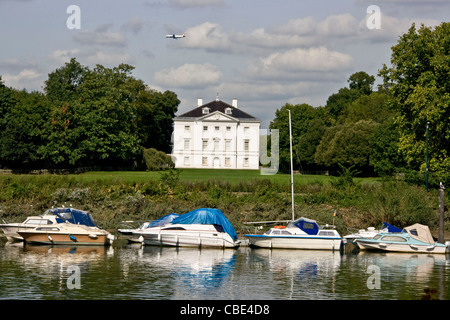 1 e année en géorgien classé Hill House une villa palladienne riverside par Roger Morris Richmond London Twickenham angleterre Europe Banque D'Images