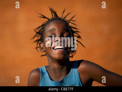 Fille appelée, Elizabeth, Village d'Oncocua, Angola Banque D'Images