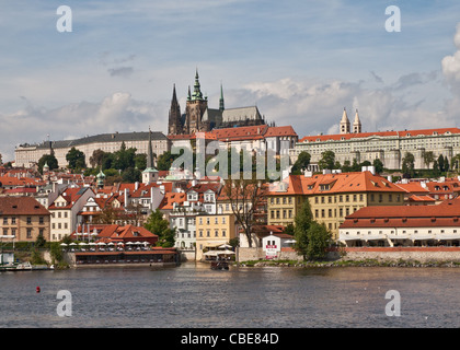 Château de Prague, du pont Charles Banque D'Images