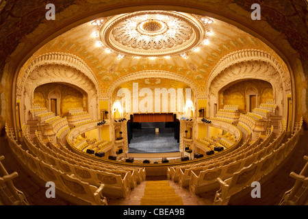 Une vue intérieure de l'opéra de Vichy (Art Nouveau). France Vue intérieure de l'opéra de Vichy (Palais des Congrès). Banque D'Images