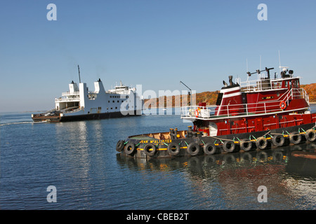 Voiture et de passagers au départ de Port Jefferson Harbour Long Island NY Banque D'Images