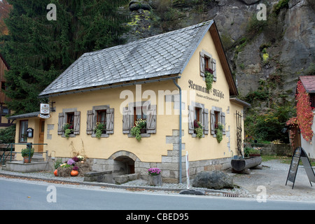 Neumannmuehle la scierie. Kirnitzsch Vallée, des montagnes de grès de l'Elbe, Saxe, Allemagne. Banque D'Images