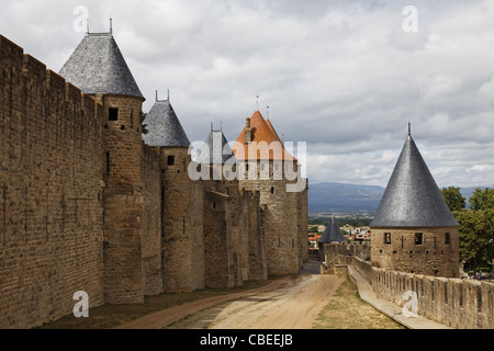 Image de mur et des tours de ville fortifiée de Carcassonne en France. Banque D'Images
