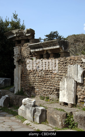 L'Italie. Ostia Antica. Porte romaine (Porta Romana). Appartient à des murs de la ville. 1er siècle avant JC. Dans la Via Ostiensis. Banque D'Images