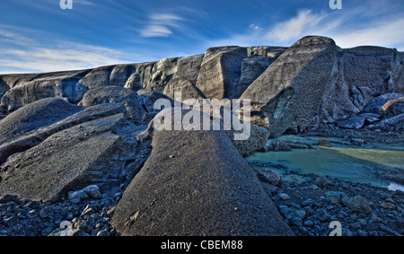 Paysages glaciaires, des cendres sur la glace. Glacier de Vatnajokull Breidamerkurjokull, calotte de glace, l'Islande Banque D'Images