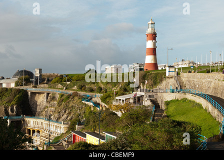 Avis de Plymouth Hoe y compris y compris la tour de smeaton et pool tinside Banque D'Images