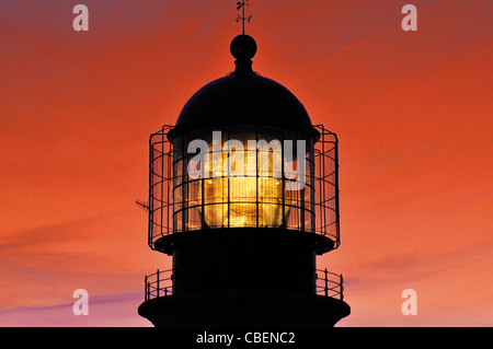 Le Portugal, l'Algarve : le coucher du soleil sur le phare du cap Saint Vincent Banque D'Images