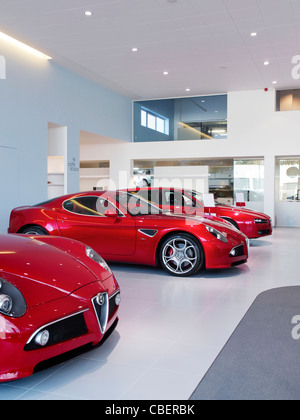 Deux Alfa Romeo 8C Competizione voitures en vente chez un concessionnaire Banque D'Images