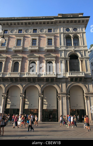 L'Italie, Lombardie, Milan, Corso Vittorio Emanuele II, boutiques, shopping, Banque D'Images