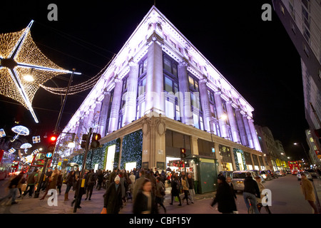 Grand magasin Selfridges Oxford street flagship store pendant la période d'achats de noël London England uk united kingdom Banque D'Images