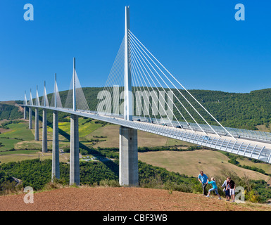 Le Viaduc de Millau dans le sud de la France. Banque D'Images