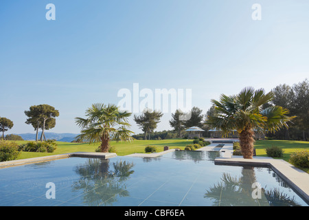 La piscine de l'hôtel., l'HÔTEL DU CASTELLET,5 stud et relais château en Provence 3001 Route des Hauts du Camp - 83330 LE CASTELLE Banque D'Images