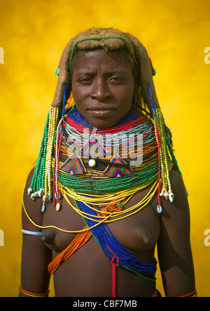Mwila Femme avec collier Vilanda Huila au marché de la ville, de l'Angola Banque D'Images