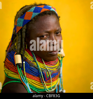 Mwila Femme Avec Vilanda Collier, Huila, Angola Marché Ville Banque D'Images