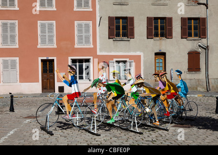 Les cyclistes représenté dans l'art de la rue Issoire Puy-de-Dôme Auvergne France Banque D'Images