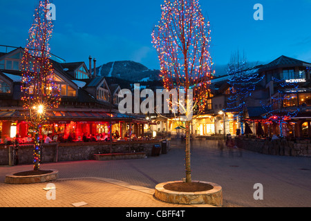 Les magasins et restaurants du village de Whistler, British Columbia Canada Banque D'Images