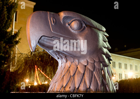 Les aigles dirigent en face du vieux Berlin Tempelhof allemagne Banque D'Images