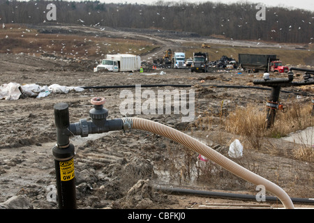 Un puits de gaz méthane à partir de la collecte des déchets en décomposition au St. Clair du comté de Smith's Creek d'enfouissement. Banque D'Images