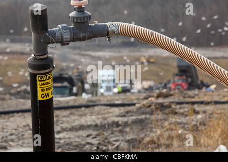 Un puits de gaz méthane à partir de la collecte des déchets en décomposition au St. Clair du comté de Smith's Creek d'enfouissement. Banque D'Images