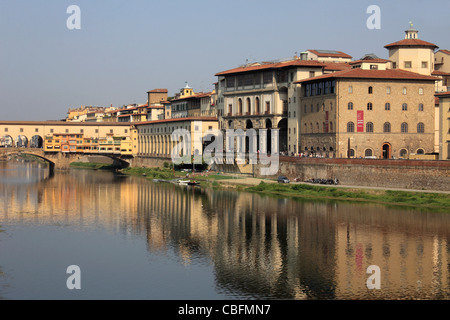 Italie, Toscane, Florence, de l'Arno, le Ponte Vecchio, la Galleria degli Uffizi, Banque D'Images