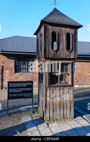 Stand où les SS l'homme chargé d'effectuer l'appel ont trouvé refuge par mauvais temps pendant que les prisonniers attendaient à l'extérieur Banque D'Images