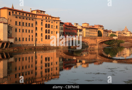 Italie, Toscane, Florence, Arno, le pont Santa Trinita, Banque D'Images