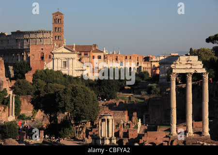 L'Italie, Lazio, Rome, Forum Romain, l'église de Santa Francesca Romana, Colisée, Banque D'Images