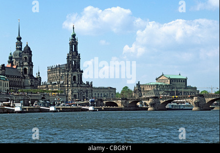 Vue sur l'Elbe, de bâtiments historiques, Dresden, Allemagne Banque D'Images