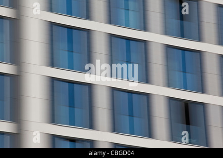 Des problèmes de mise au point de vue abstrait office building facade Banque D'Images