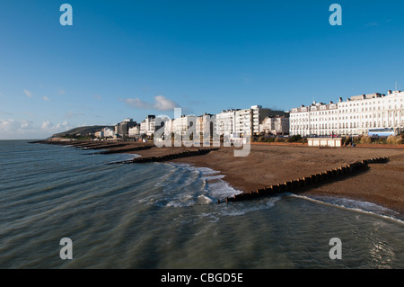 EASTBOURNE, Angleterre 12 Décembre 2011 - une vue sur le front de mer à Eastbourne. Banque D'Images