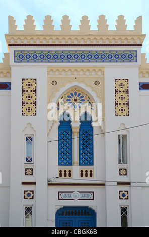 Façade et fenêtre orientales, Villa Tunisienne (1884), Maison de style oriental, mauresque ou tunisien Hyères Provence Côte d'Azur France Banque D'Images