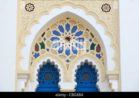 Motifs géométriques de la fenêtre d'Orient, la Villa Tunisienne (1884), l'Oriental, tunisien ou maison de style mauresque, Hyères Provence France Banque D'Images