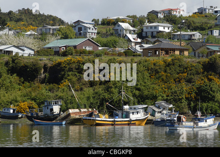 Port de Dalcahue, vue depuis le ferry pour l'île de Quinchao, Ile de Chiloé, Chili, district du lac Banque D'Images