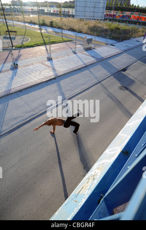 Breakdancer John Lartey effectue dans la rue Banque D'Images