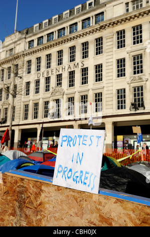 Capital de protestation anti signe en cours place du vieux marché Nottingham England uk Banque D'Images